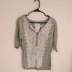 Light Olive Jamie & Layla Burnout Graphic Split-Neck Women's Top M Medium